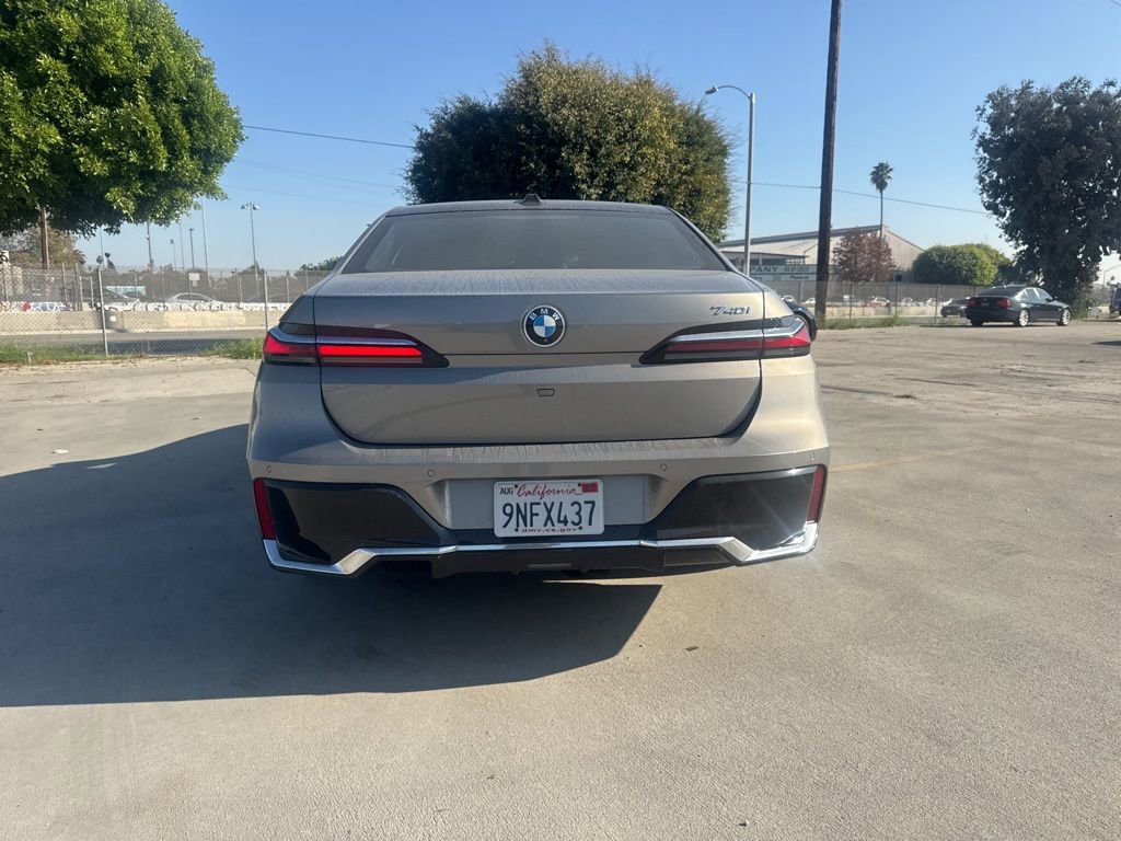 Used 2025 BMW 740i image 3