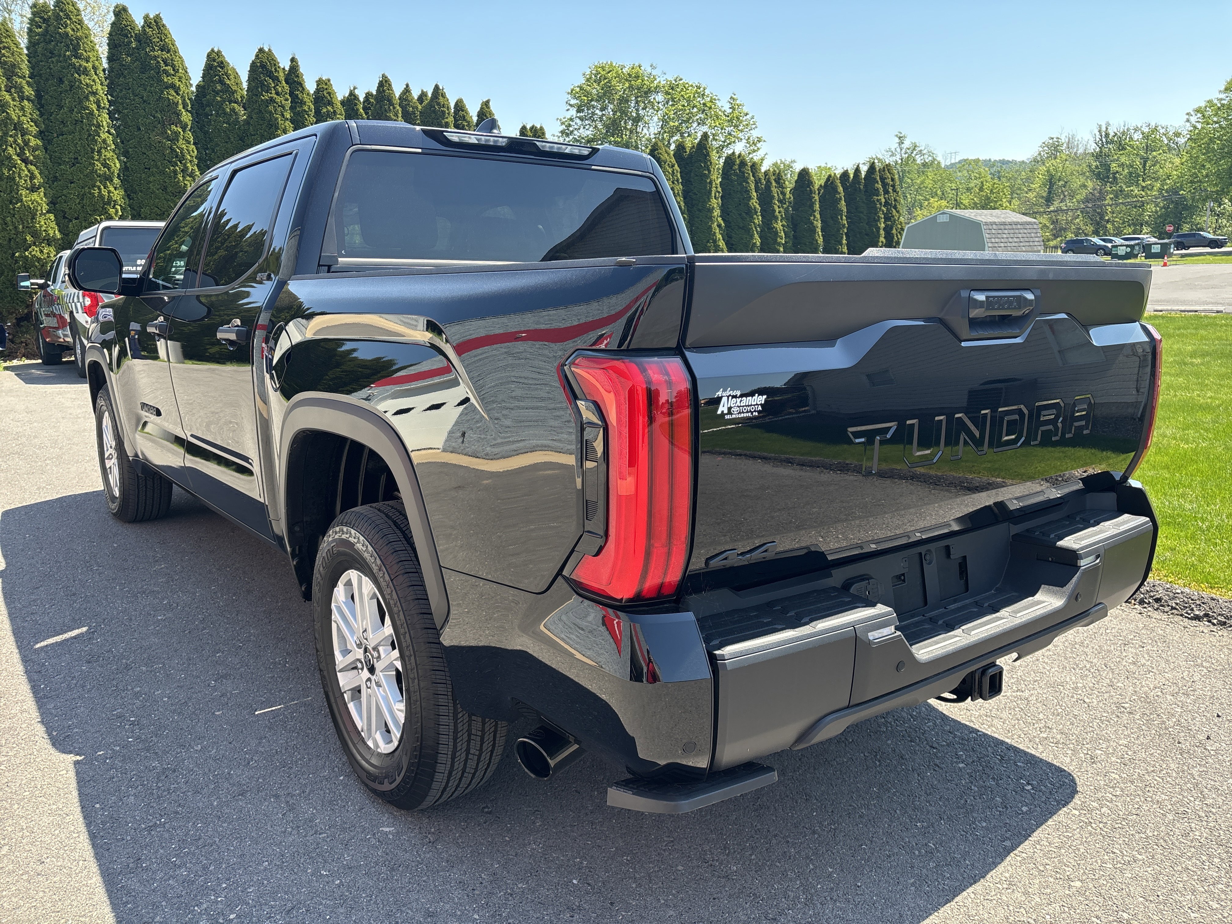 Used 2025 Toyota Tundra SR5 w/ SR5 Convenience Package AWD/4WD image 5