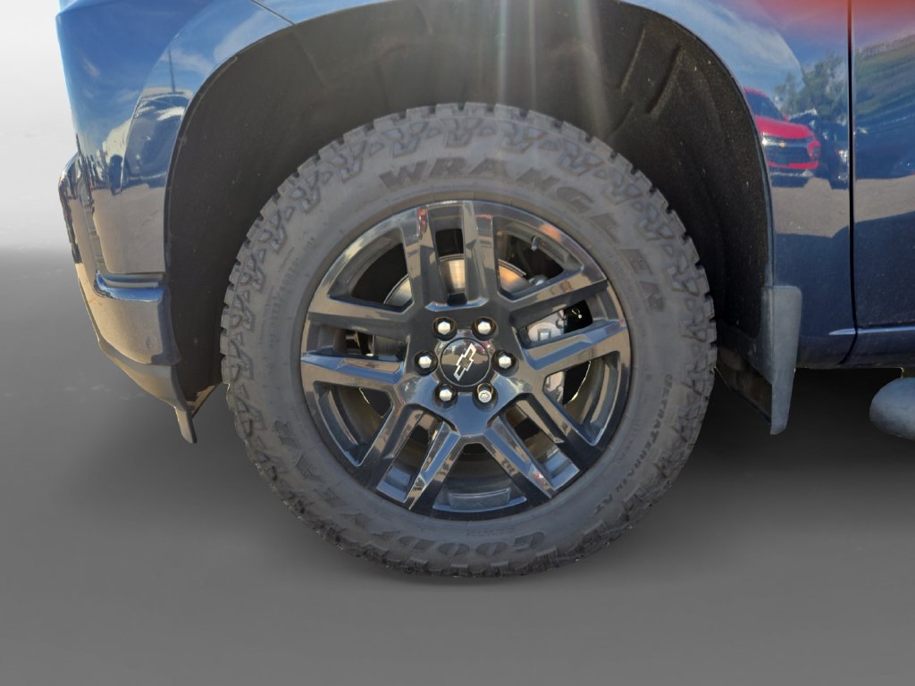 Used 2022 Chevrolet Silverado 1500 Custom w/ LPO, Blackout Package AWD/4WD image 15