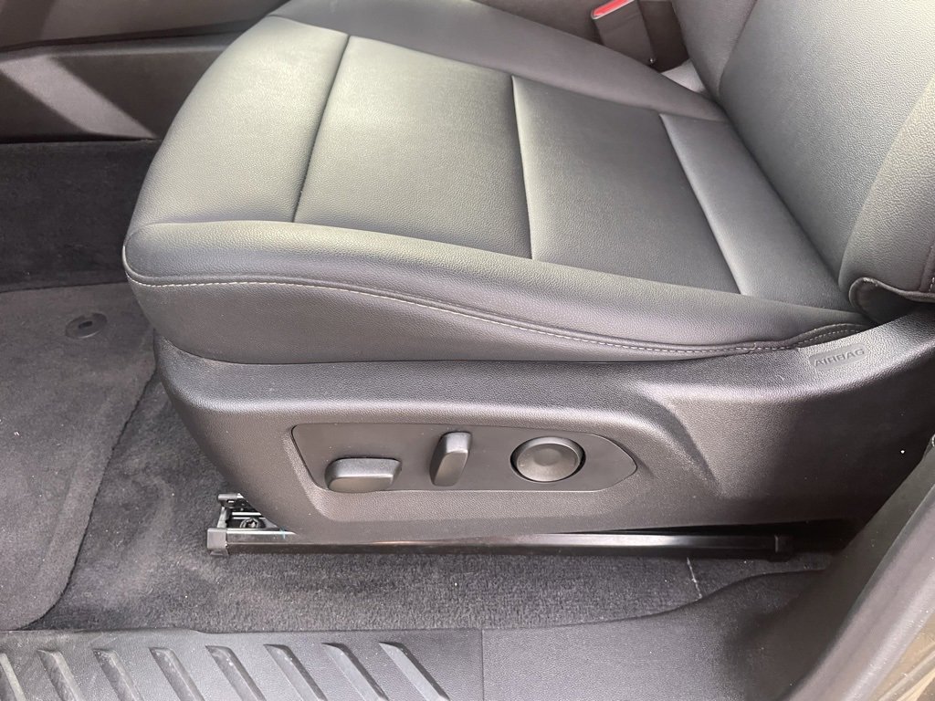 Used 2024 GMC Canyon Elevation w/ Elevation Premium Package image 11