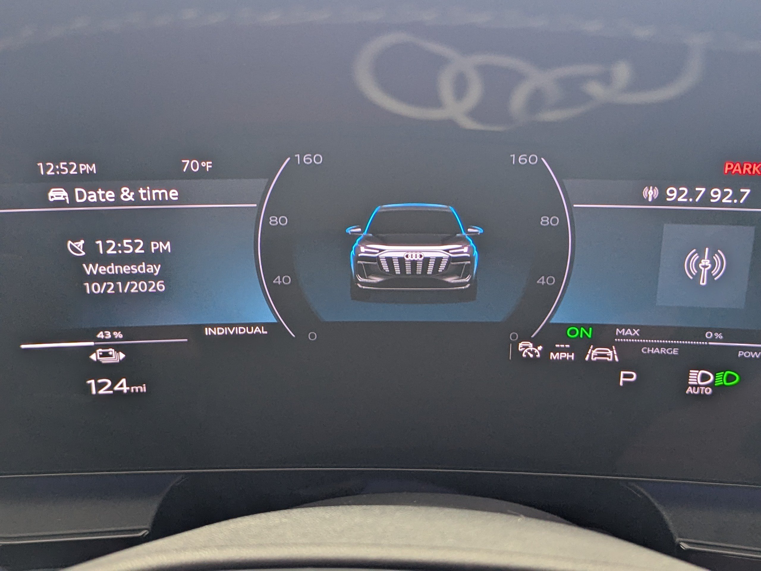 Certified 2025 Audi SQ6 e-tron Prestige AWD/4WD image 17
