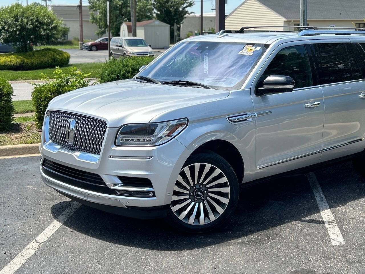 Used 2018 Lincoln Navigator L Reserve w/ Technology Package AWD/4WD image 3