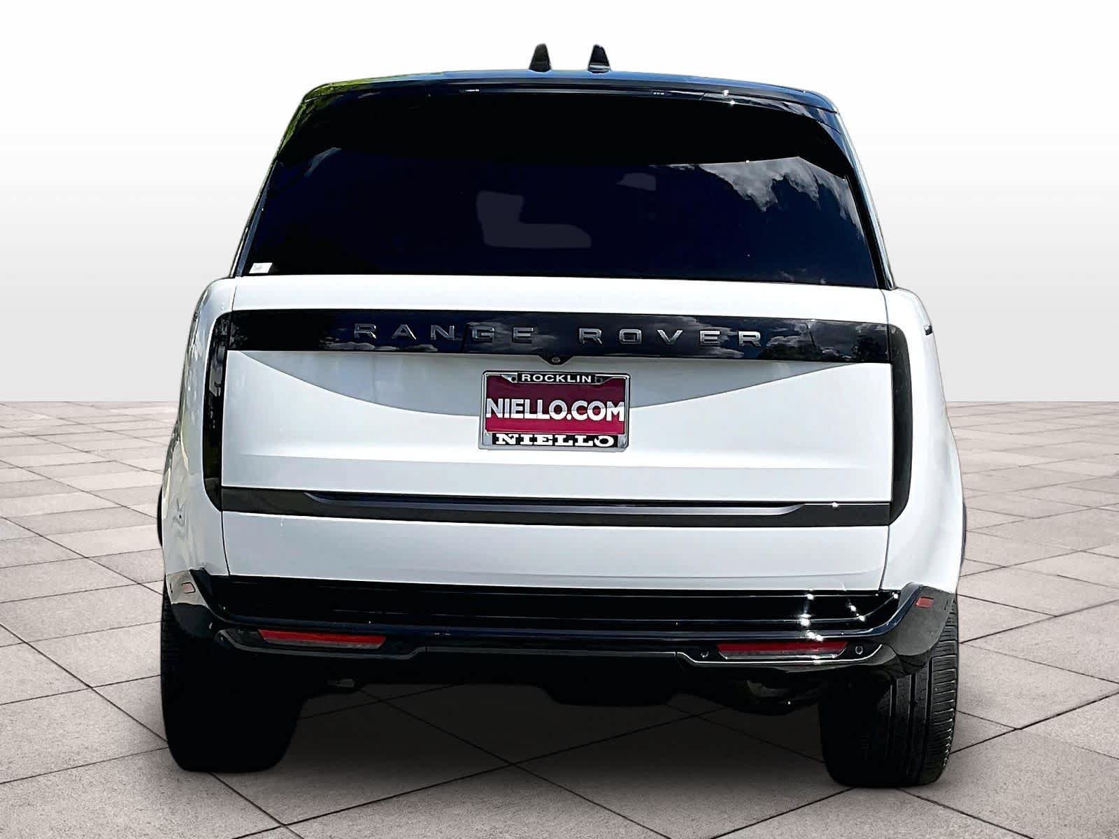 Used 2025 Land Rover Range Rover SE AWD/4WD image 4