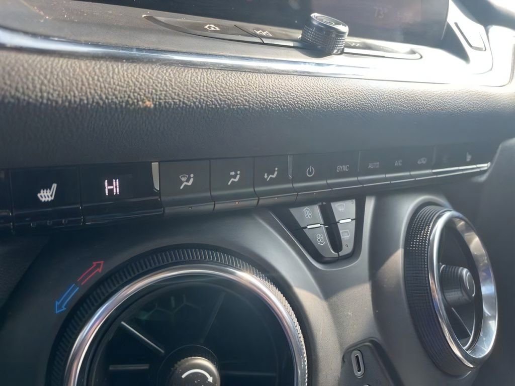 Used 2025 Chevrolet Blazer LT image 28