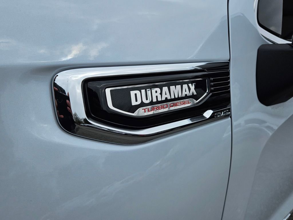 New 2026 GMC Sierra 1500 SLT image 17