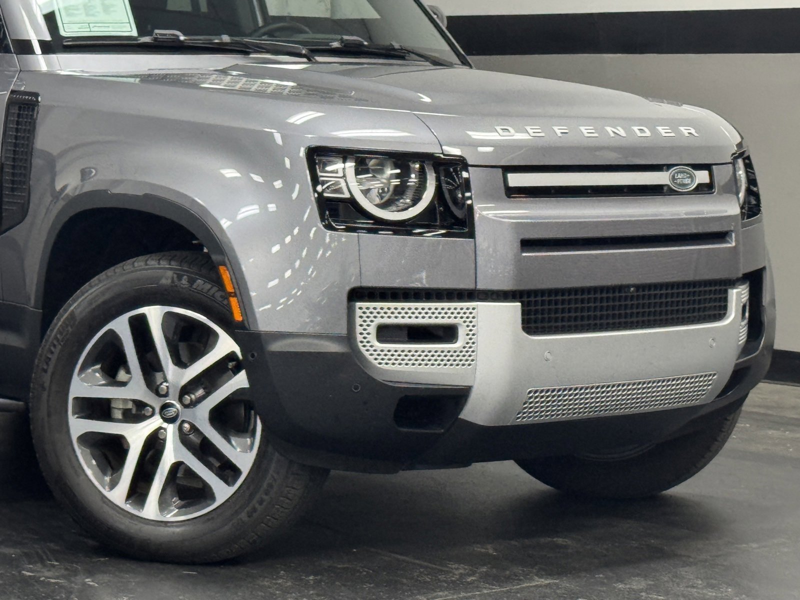 Used 2023 Land Rover Defender 110 S image 3