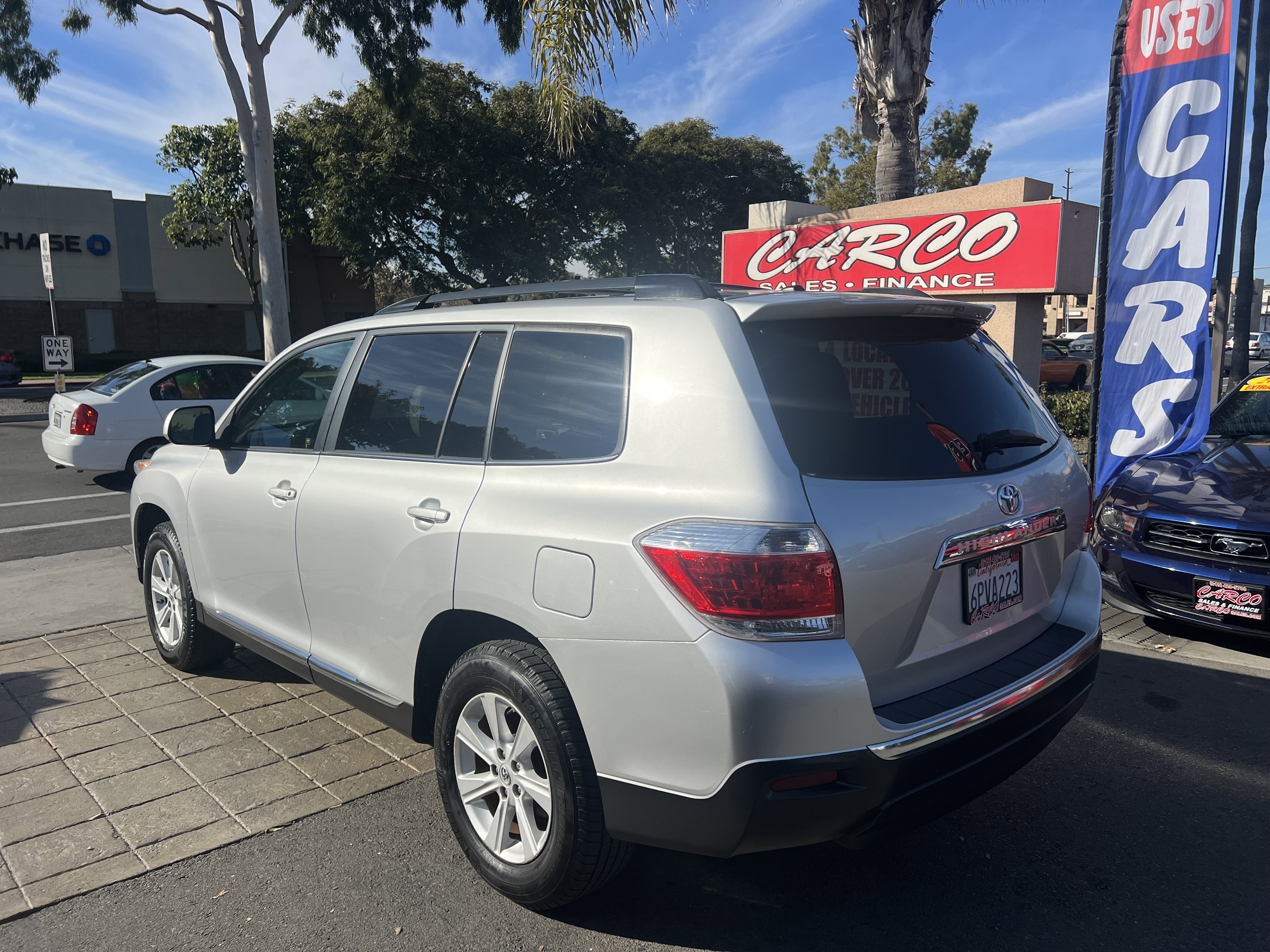 Used 2011 Toyota Highlander SE w/ Tow Pkg FWD image 6