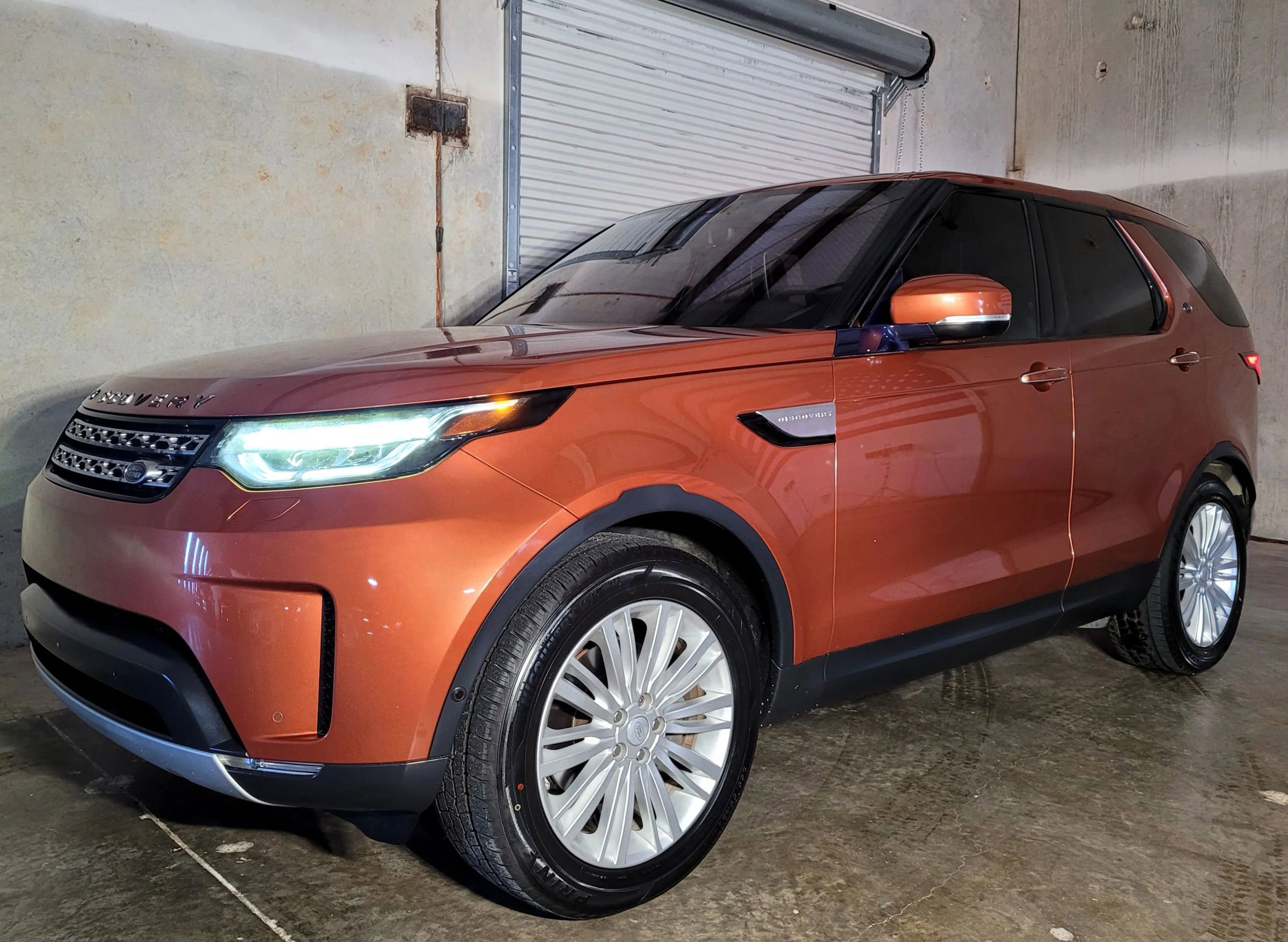 Used 2018 Land Rover Discovery HSE Luxury image 6