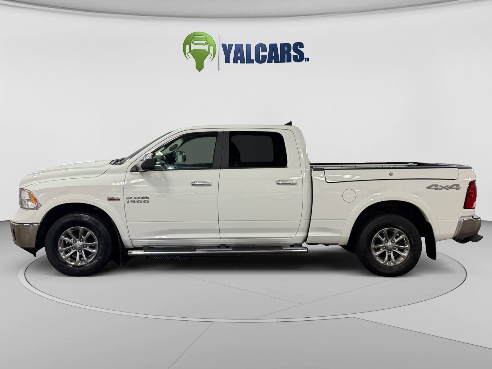 Used 2018 RAM 1500 SLT AWD/4WD image 2