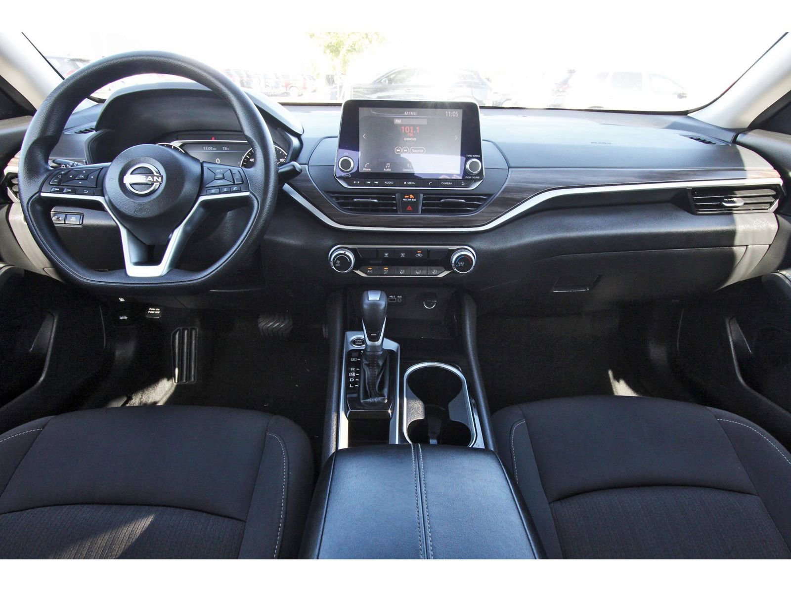 Used 2024 Nissan Altima 2.5 SV image 12