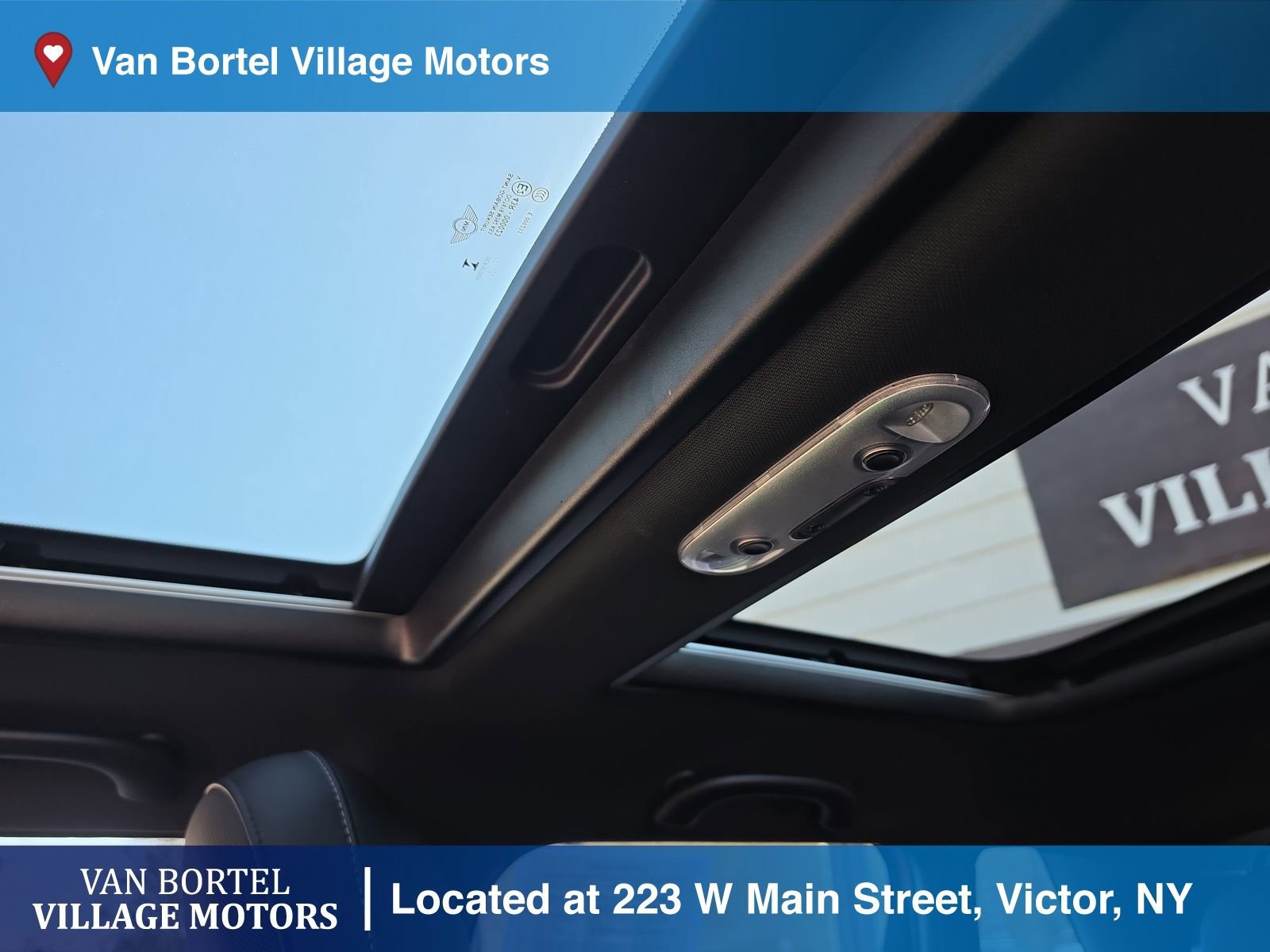 Used 2022 MINI Cooper 4-Door Hardtop image 18