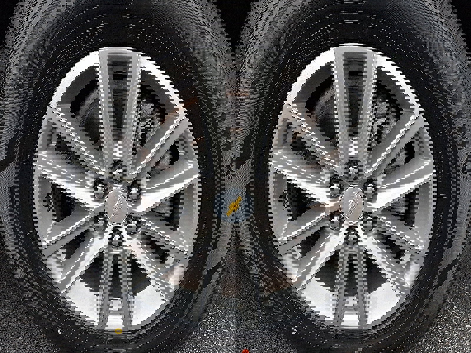 Used 2023 Chevrolet Traverse LT w/ Rear Camera Mirror Package image 8