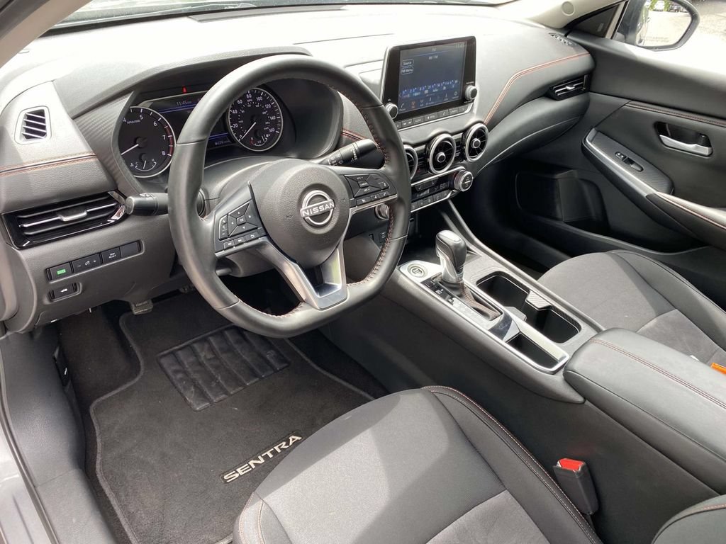 Used 2025 Nissan Sentra SR FWD image 17