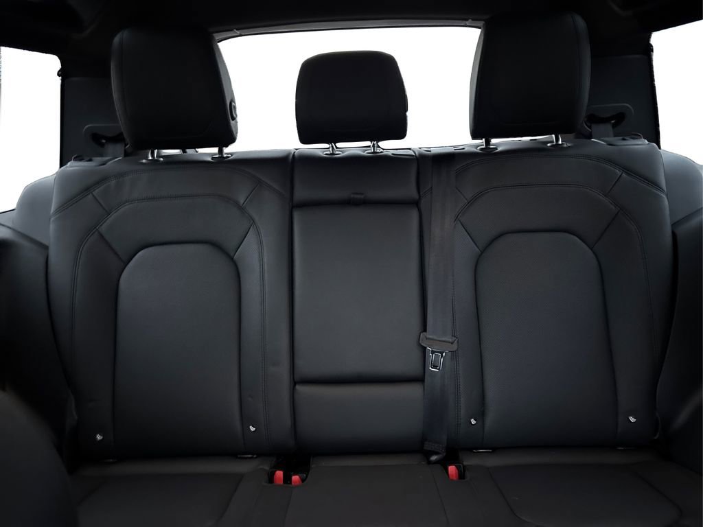 Used 2023 Land Rover Defender 90 S image 16