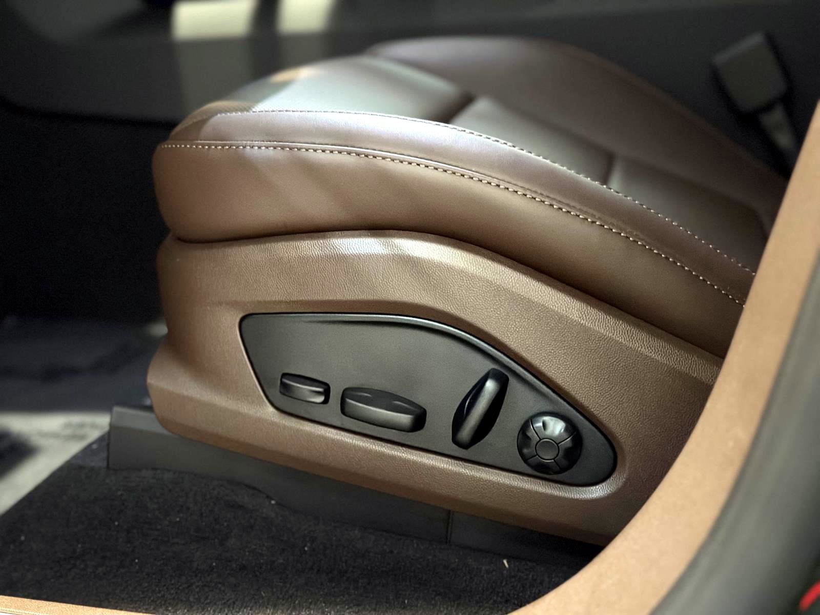 New 2024 Porsche Macan 4 Electric image 22