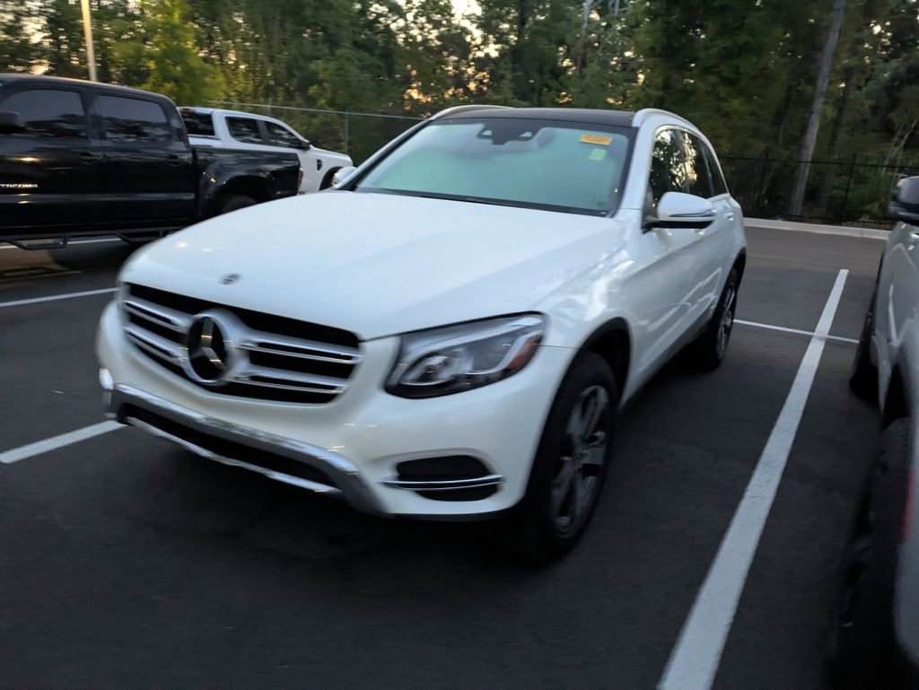 Used 2018 Mercedes-Benz GLC 300 4MATIC image 3