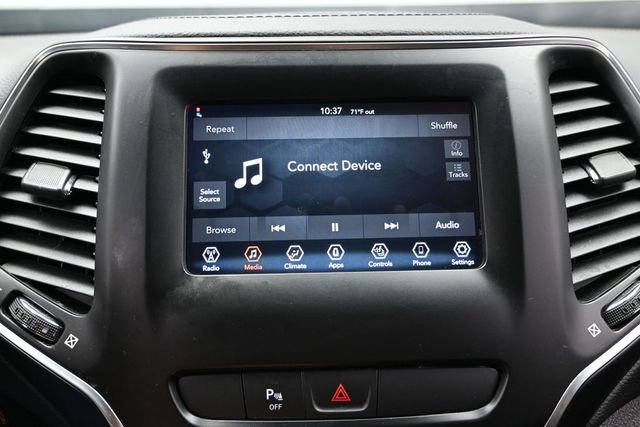 Used 2020 Jeep Cherokee Latitude Plus w/ Cold Weather Group AWD/4WD image 31