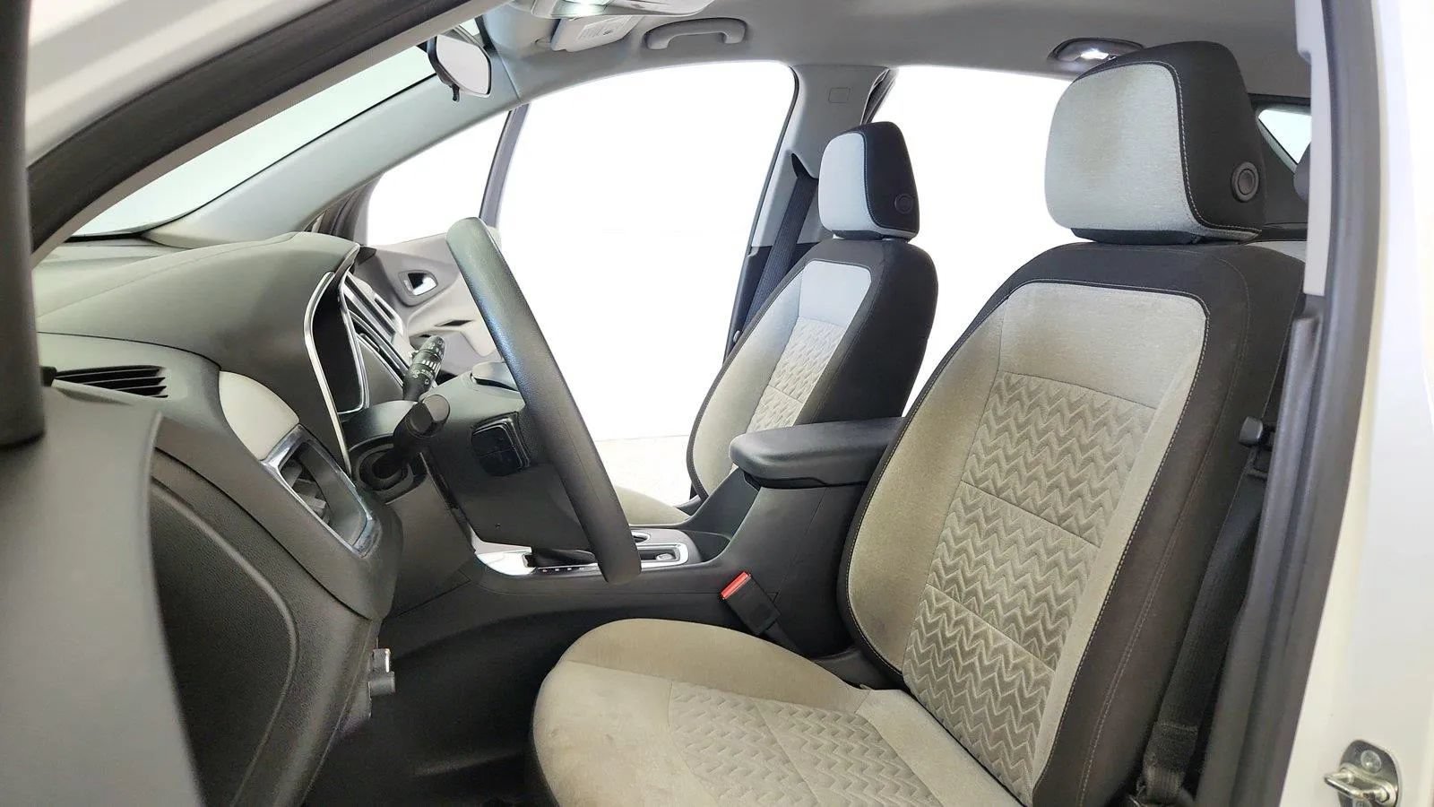 Used 2024 Chevrolet Equinox LS w/ Driver Confidence II Package FWD image 19