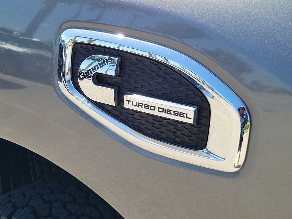 Used 2019 Nissan Titan SV image 15