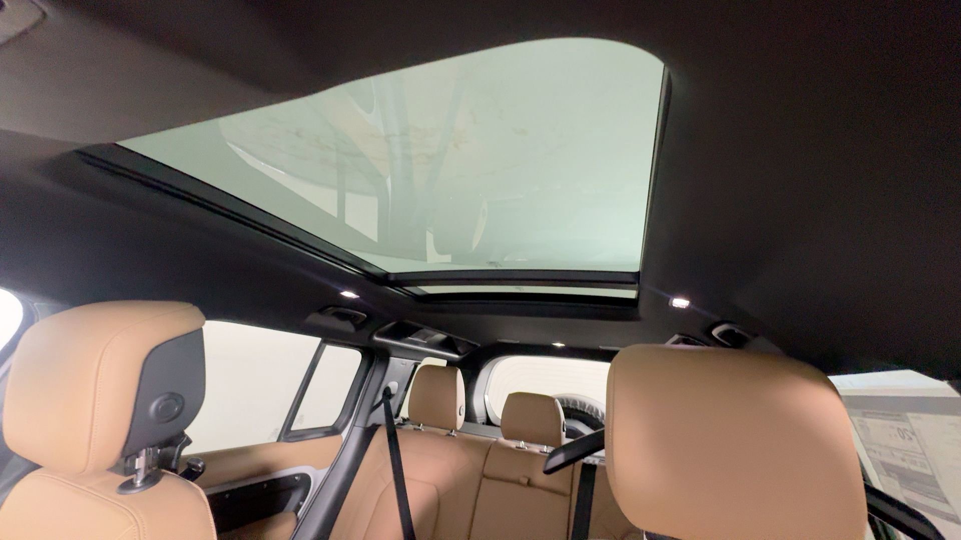 New 2026 Land Rover Defender 110 X-Dynamic SE image 16