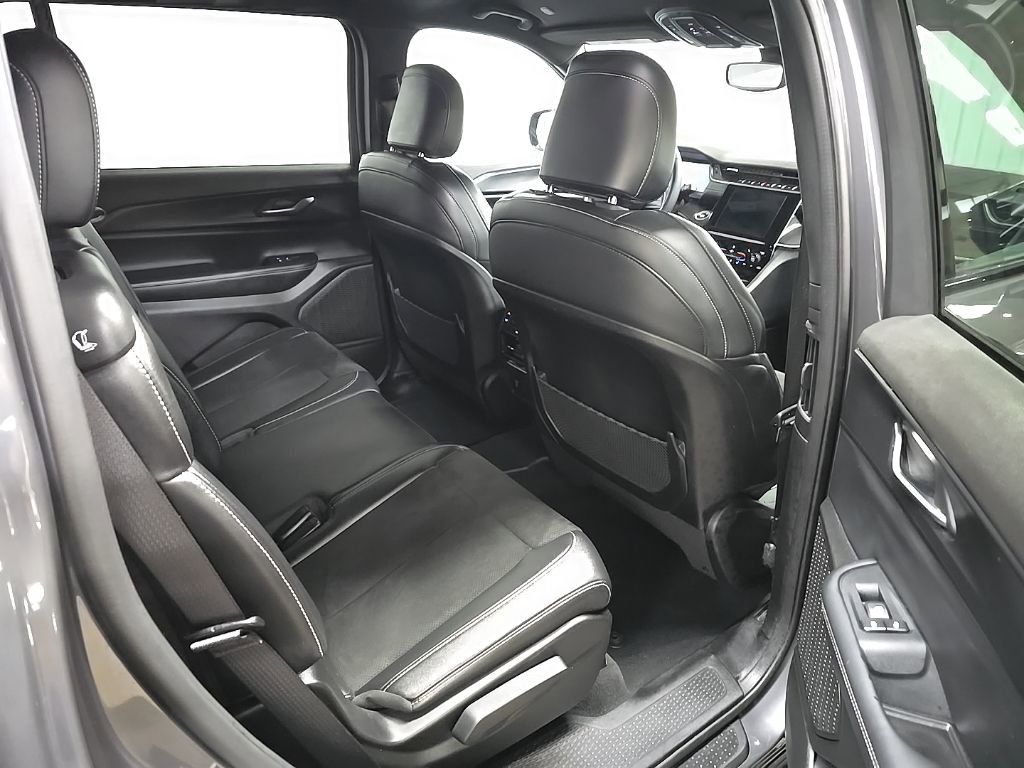 Used 2024 Jeep Grand Cherokee L Laredo image 17