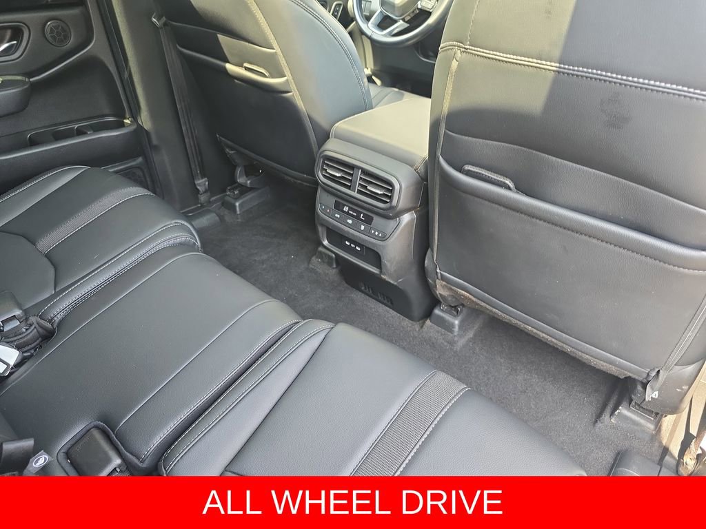 Used 2024 Honda Pilot Touring image 12
