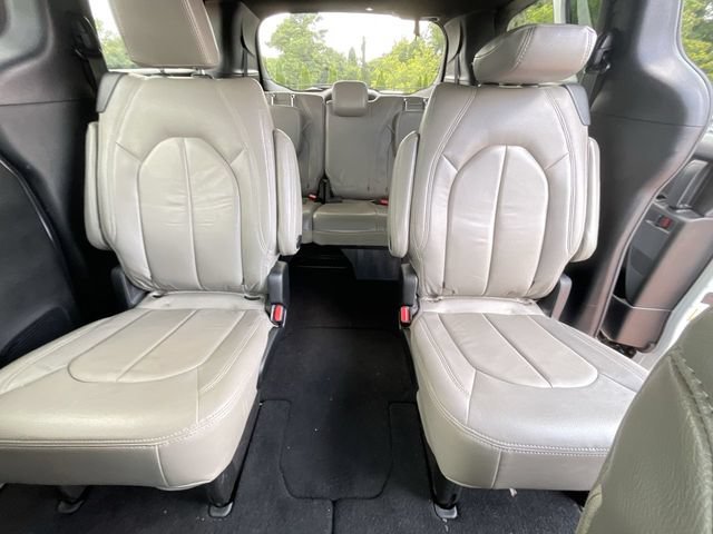 Used 2018 Chrysler Pacifica Touring Plus w/ S Appearance Package FWD image 15
