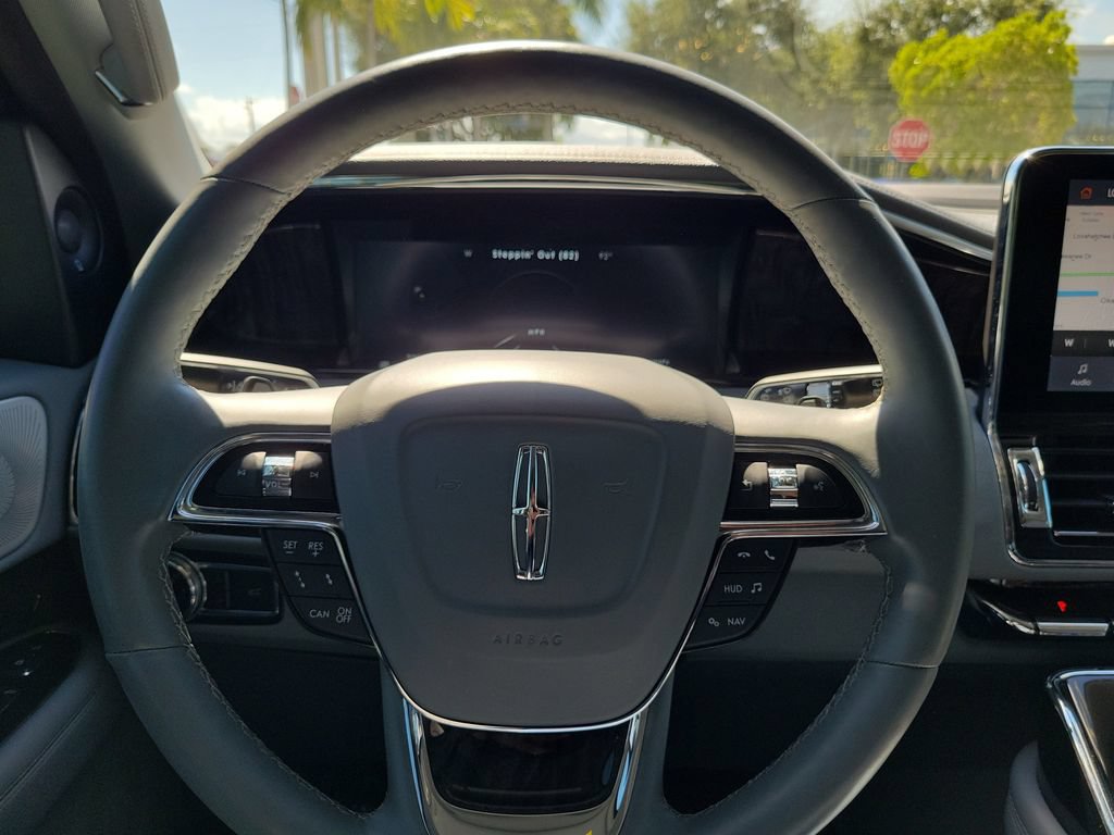 Used 2021 Lincoln Navigator Reserve w/ Luxury Package AWD/4WD image 8