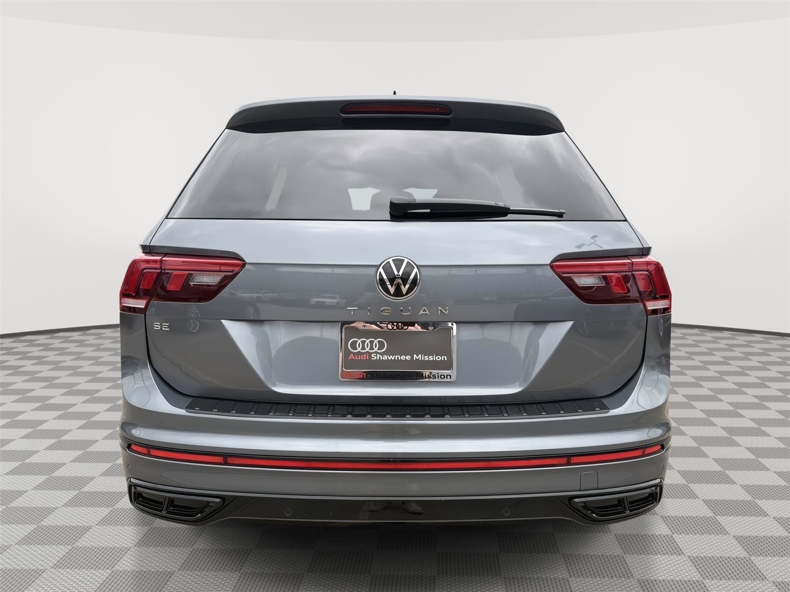 Used 2022 Volkswagen Tiguan SE R-Line FWD image 4