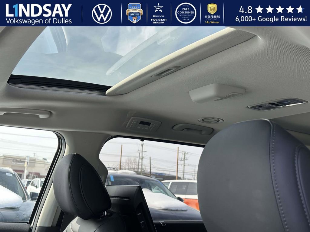 Used 2025 Kia Carnival SX image 25