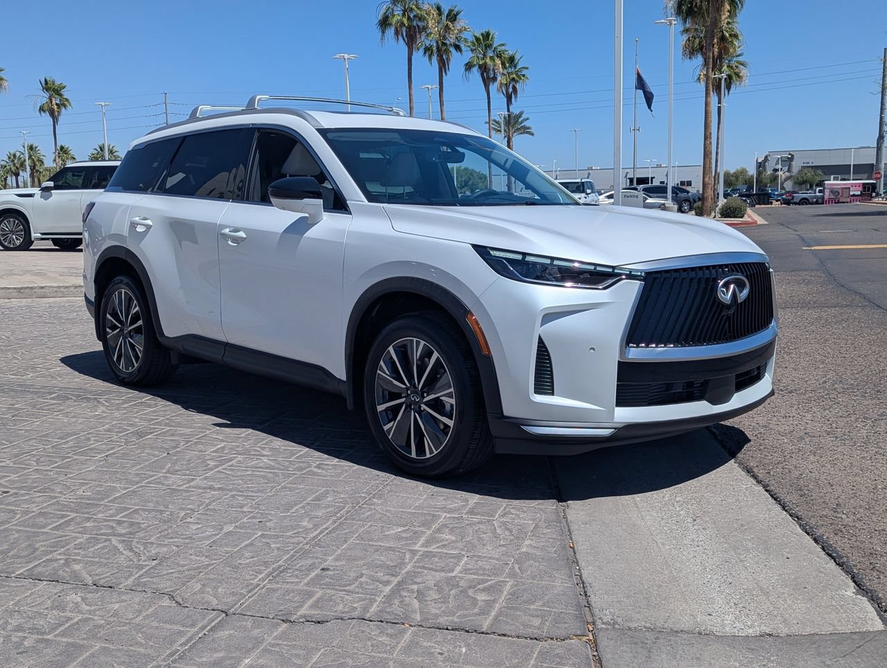 Certified 2027 INFINITI QX60 Luxe w/ Family Package FWD image 7