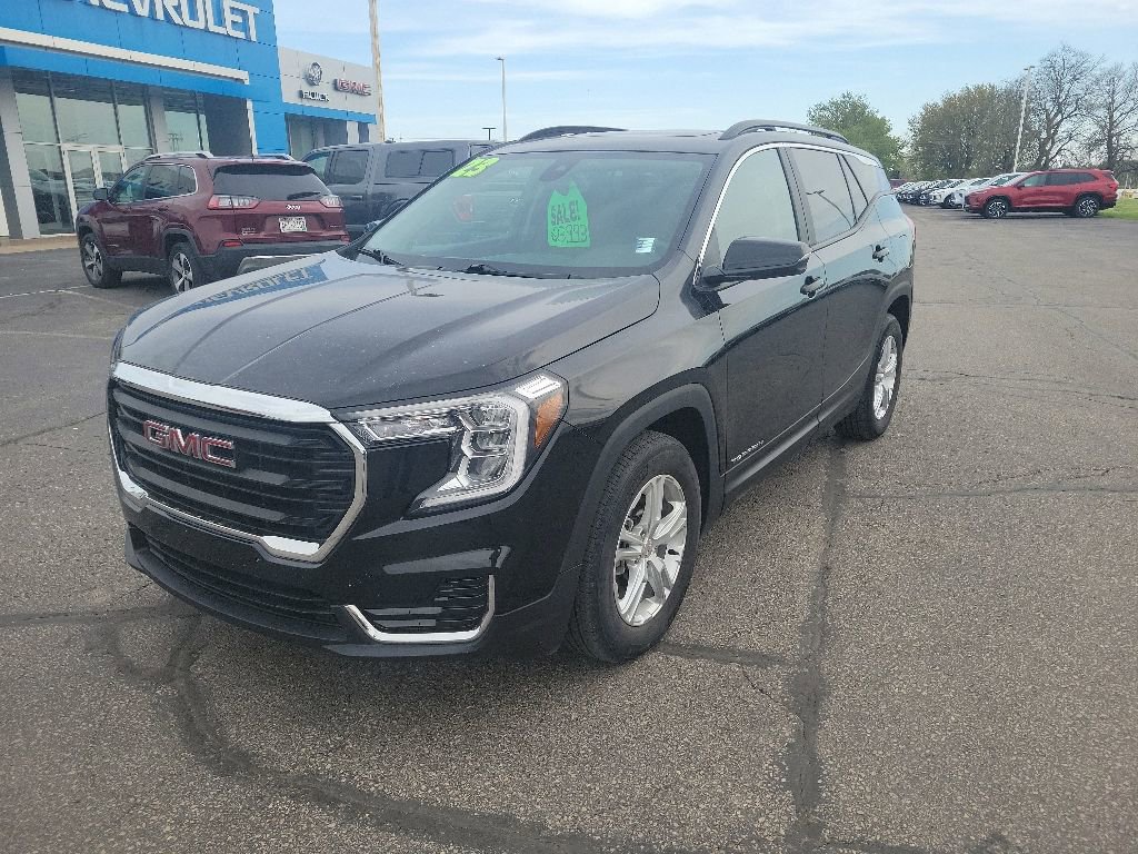Used 2023 GMC Terrain SLE w/ Driver Convenience Package FWD image 1