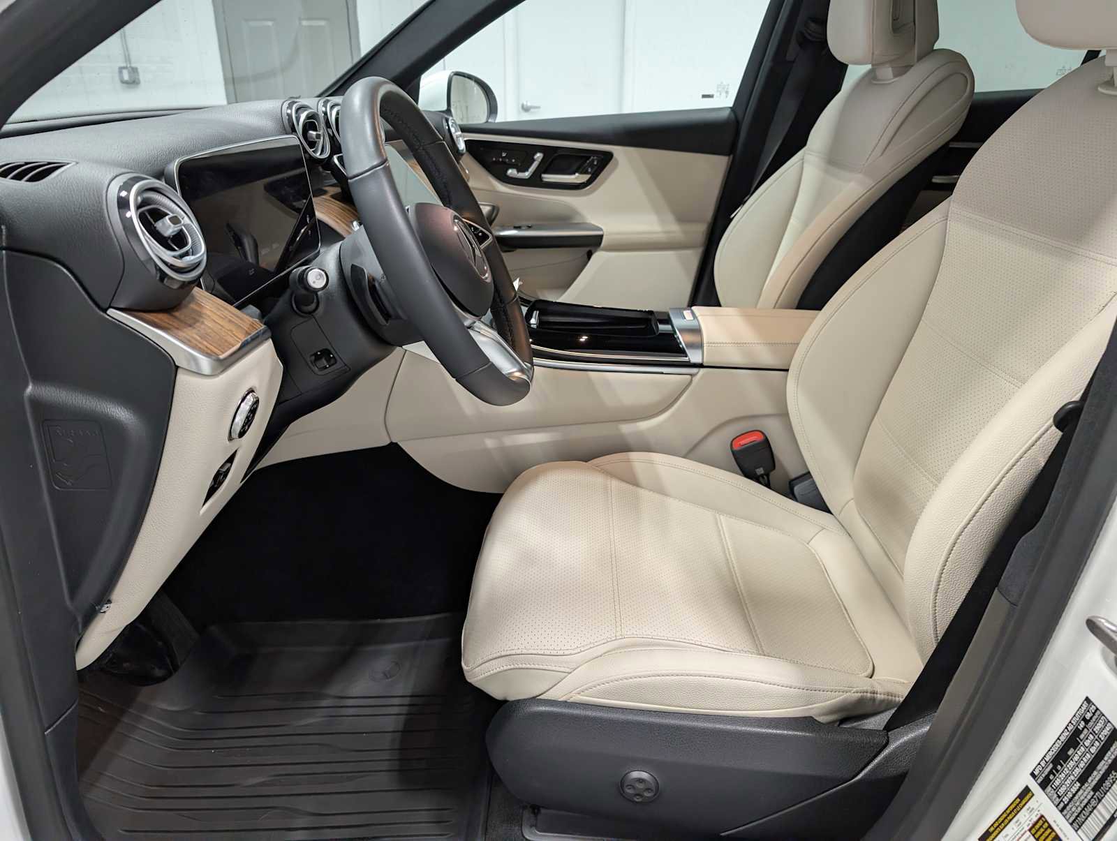 Certified 2026 Mercedes-Benz GLC 300 4MATIC image 4