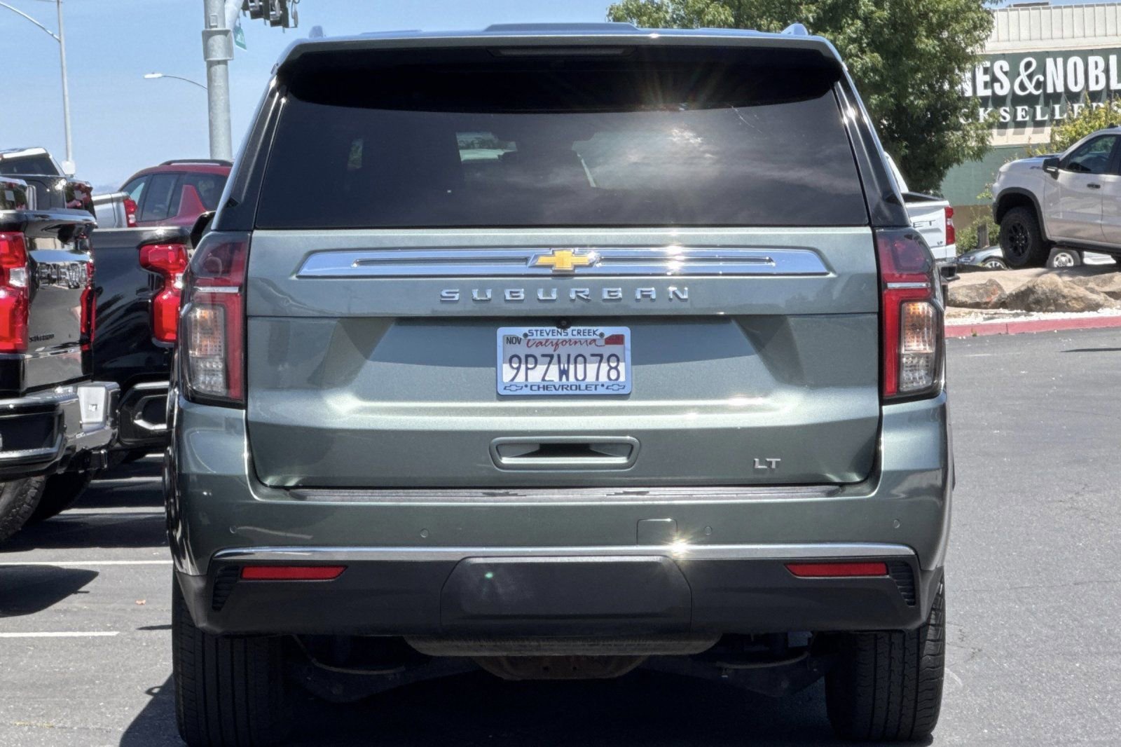 Used 2023 Chevrolet Suburban LT AWD/4WD image 6