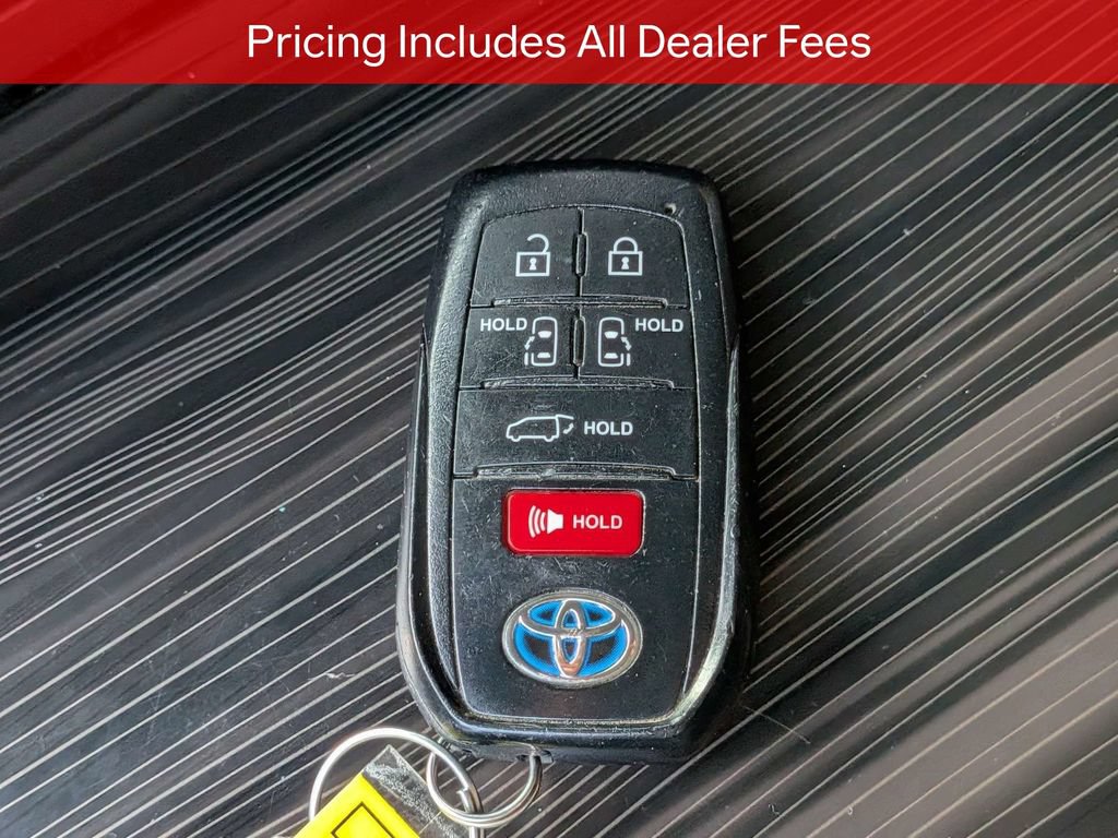 Certified 2023 Toyota Sienna Limited FWD image 33