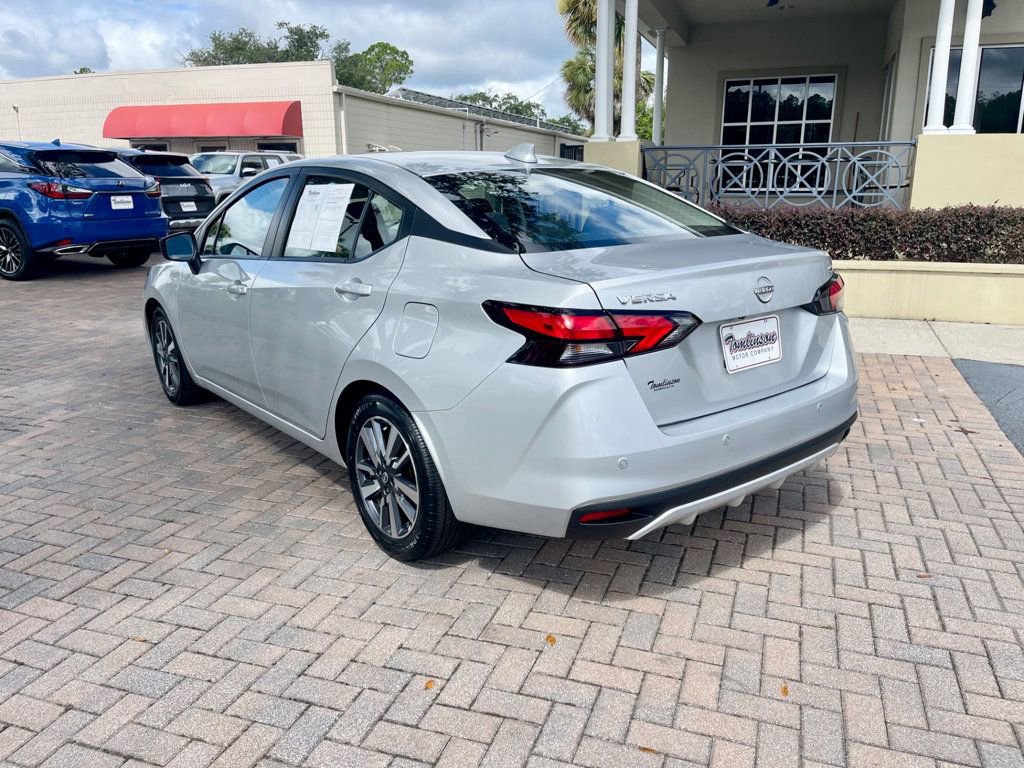 Used 2023 Nissan Versa SV image 3