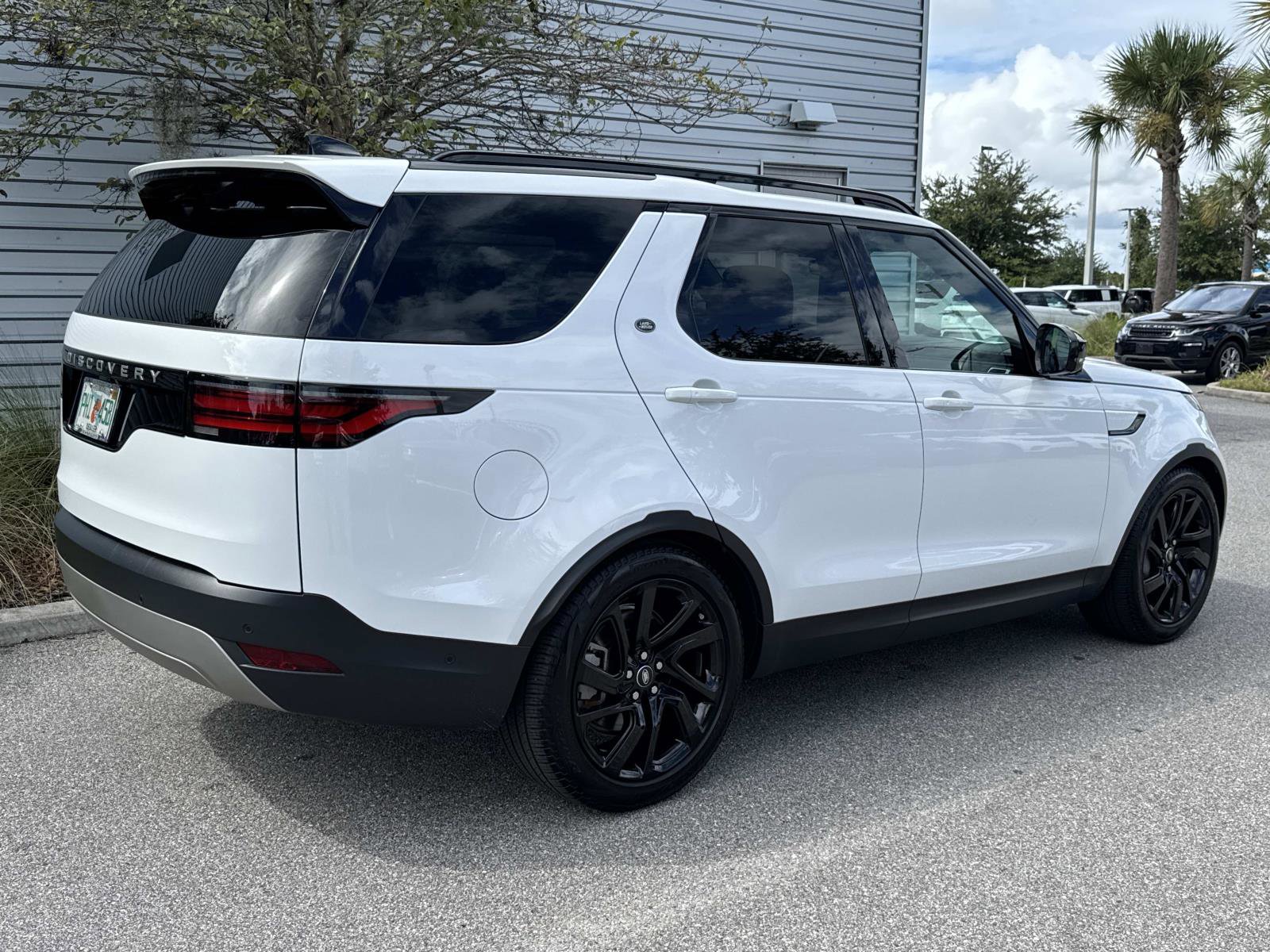 Certified 2025 Land Rover Discovery S image 6