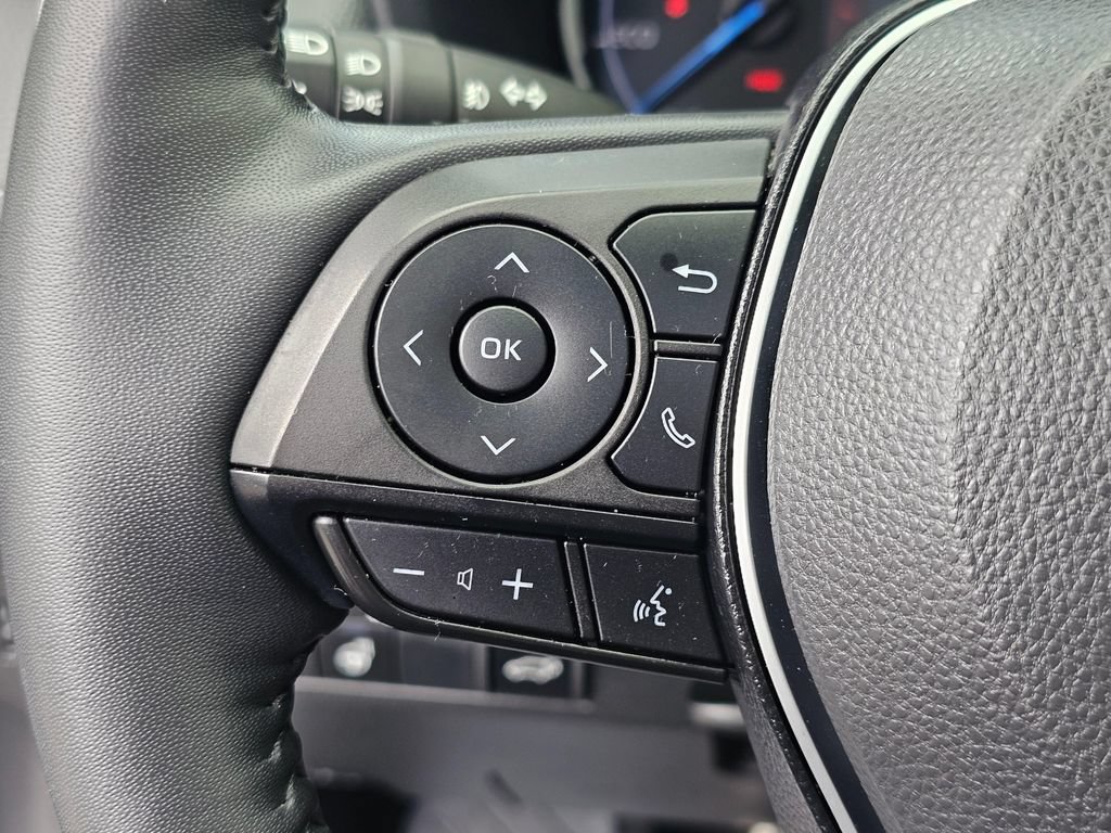 Certified 2023 Toyota RAV4 XLE Premium AWD/4WD image 33