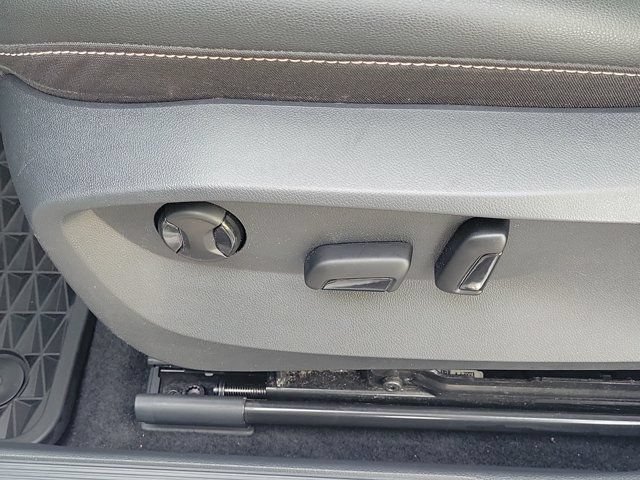 Used 2022 Volkswagen Taos SE FWD image 17