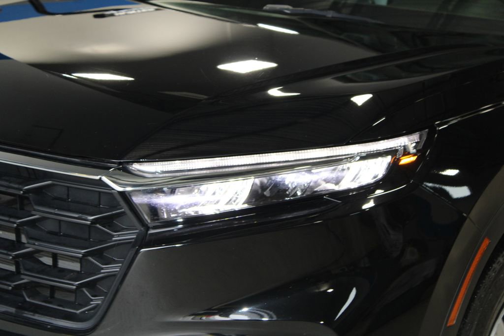 Used 2023 Honda CR-V LX image 2