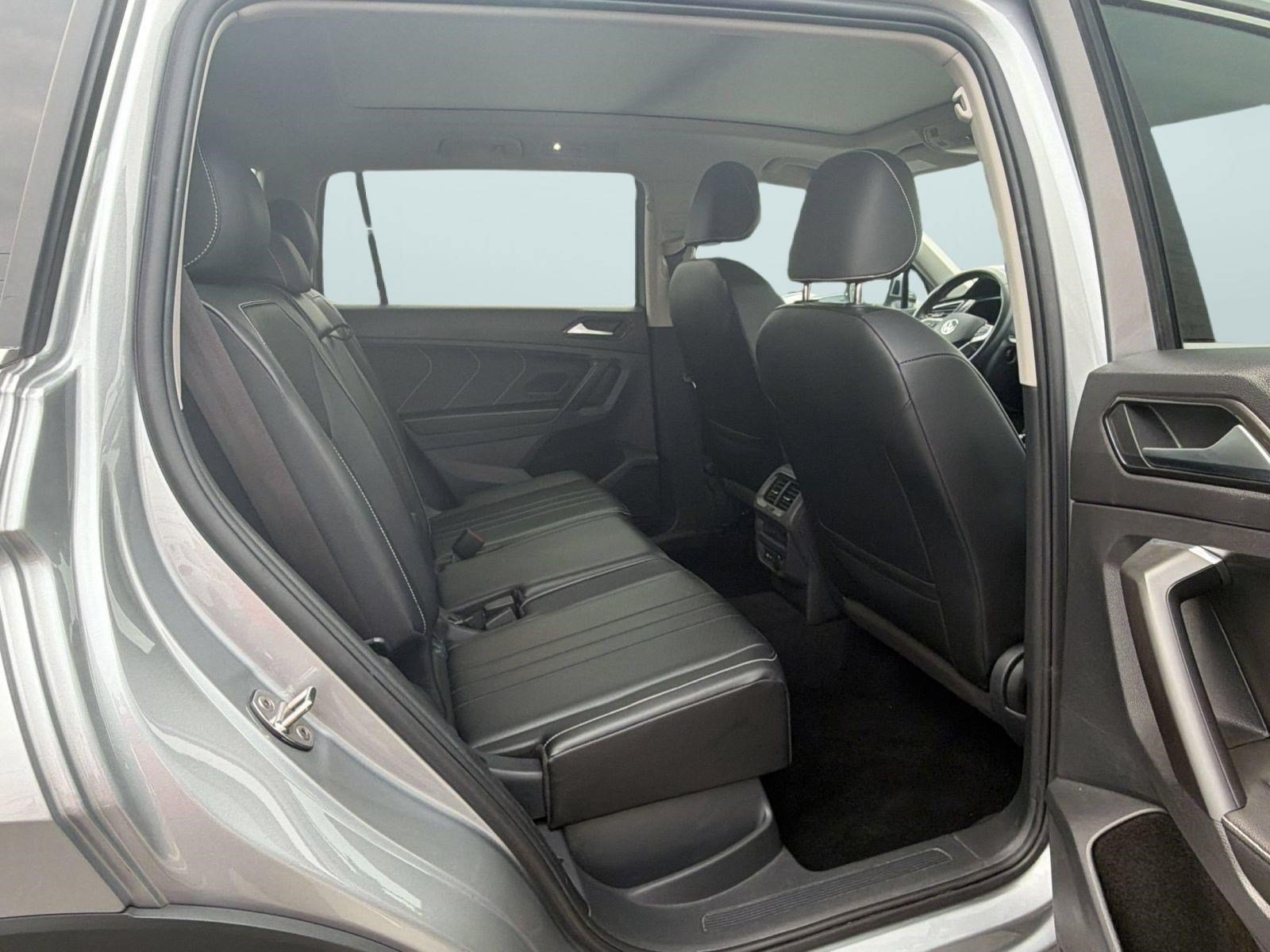 Used 2022 Volkswagen Tiguan SE w/ Panoramic Sunroof Package AWD/4WD image 26