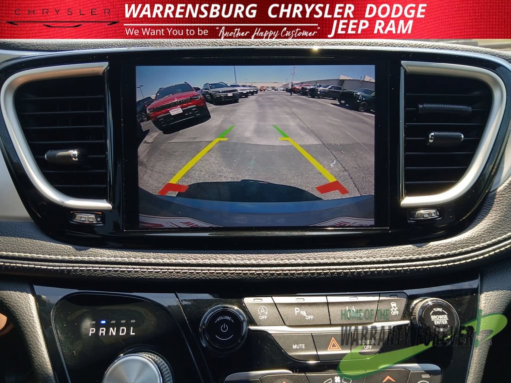 Used 2021 Chrysler Pacifica Touring-L w/ Uconnect Theater Family Group AWD/4WD image 23