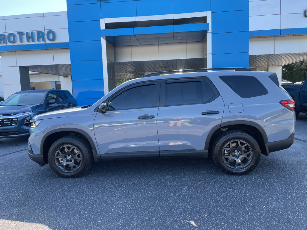 Used 2025 Honda Pilot TrailSport image 1
