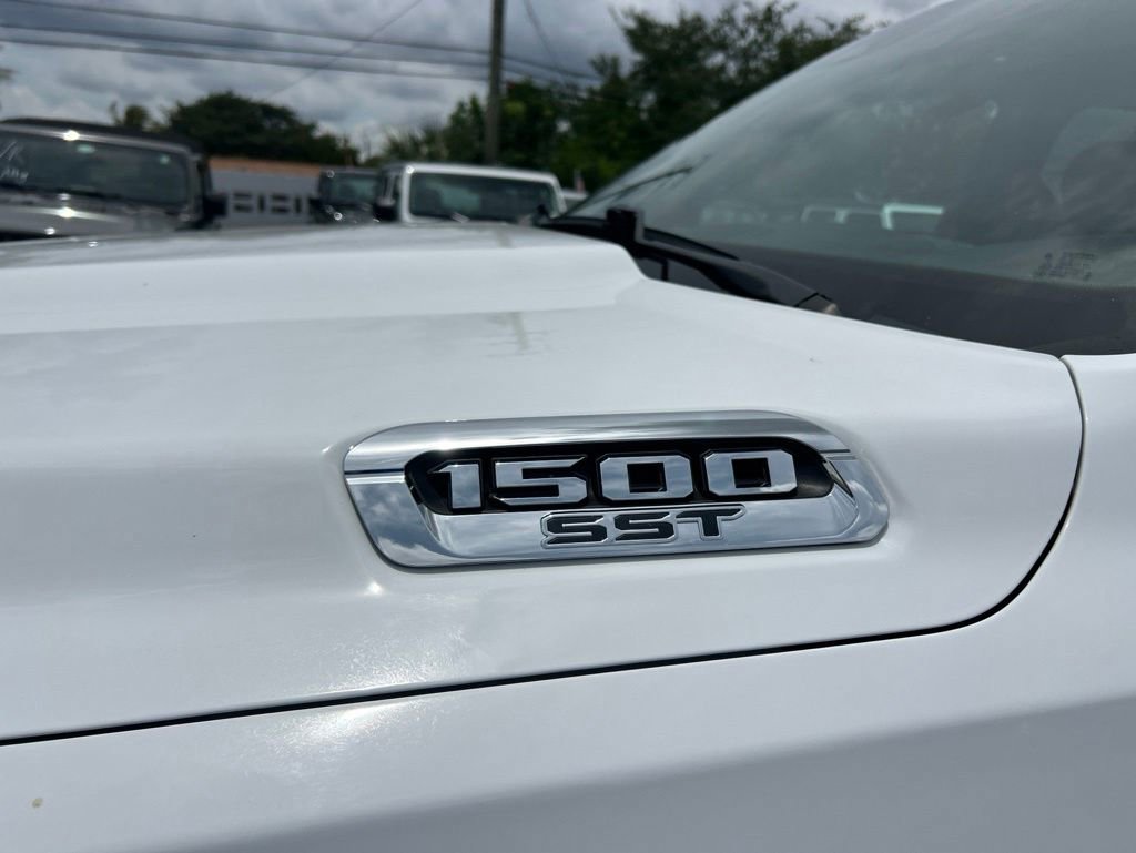 Used 2025 RAM 1500 Laramie AWD/4WD image 18
