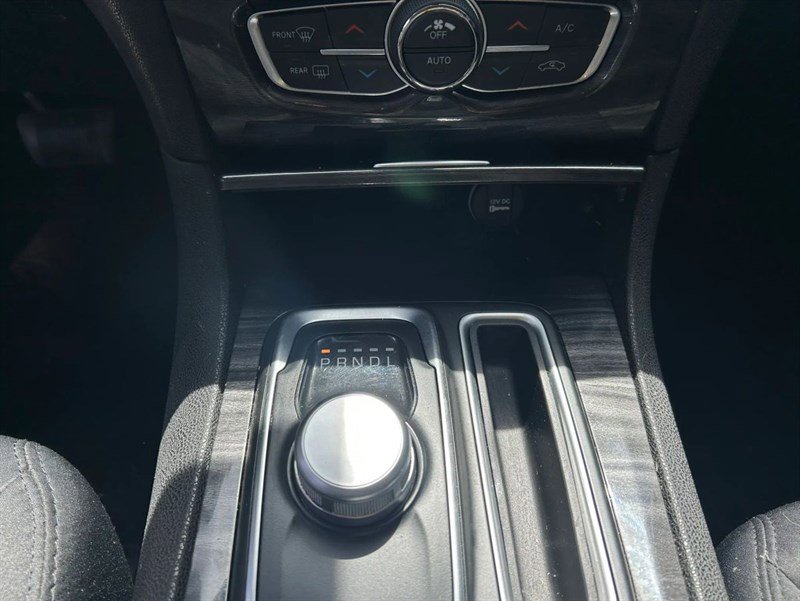 Used 2020 Chrysler 300 Touring w/ Driver Convenience Group image 15