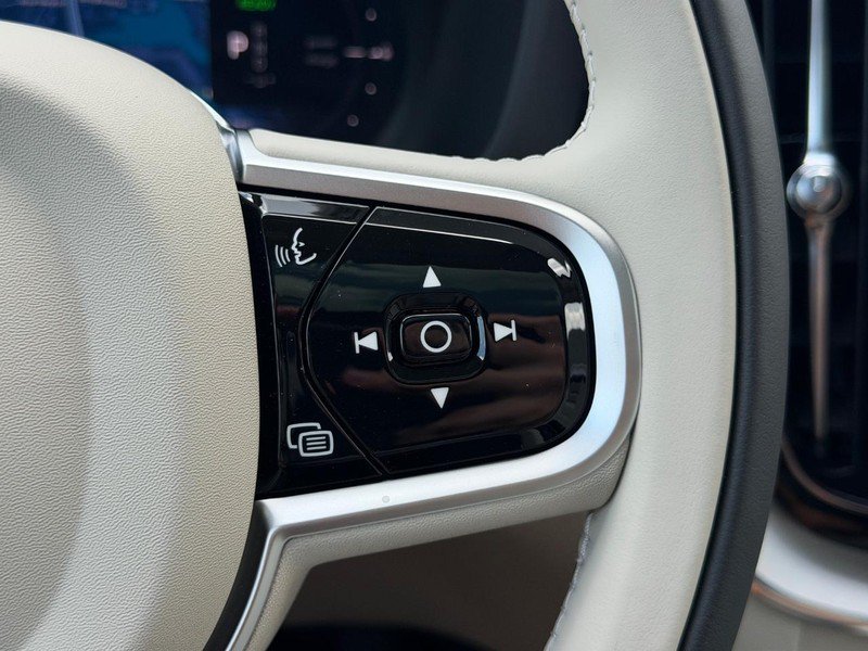 New 2026 Volvo XC60 T8 Ultra w/ Climate Package AWD/4WD image 11