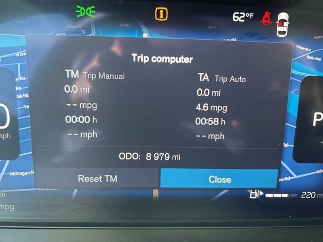 Certified 2025 Volvo XC40 B5 Plus AWD/4WD image 21