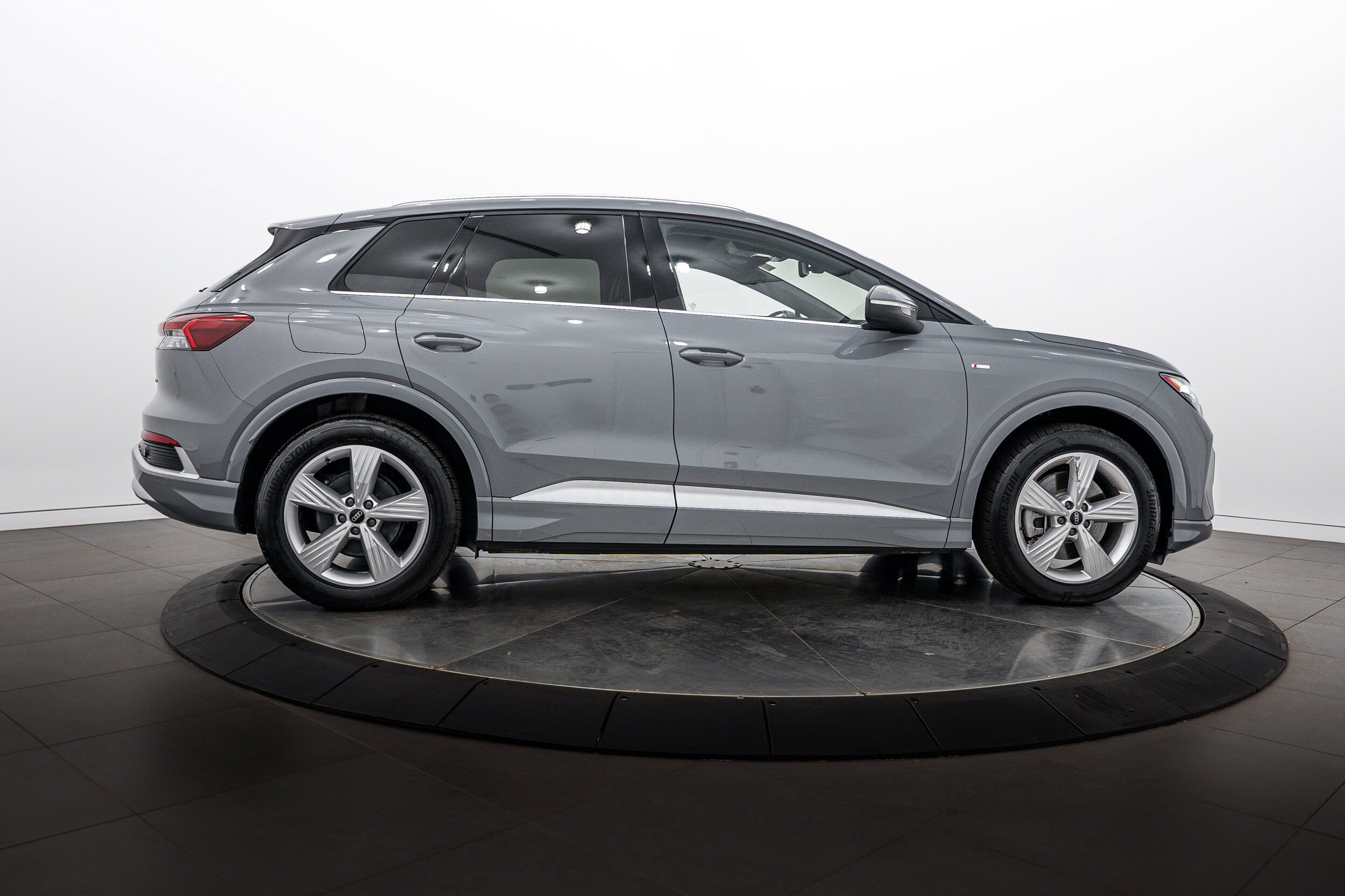 Certified 2025 Audi Q4 e-tron Premium w/ Convenience Package AWD/4WD image 3