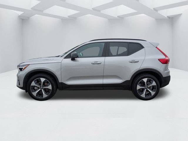 Certified 2025 Volvo XC40 B5 Plus AWD/4WD image 9