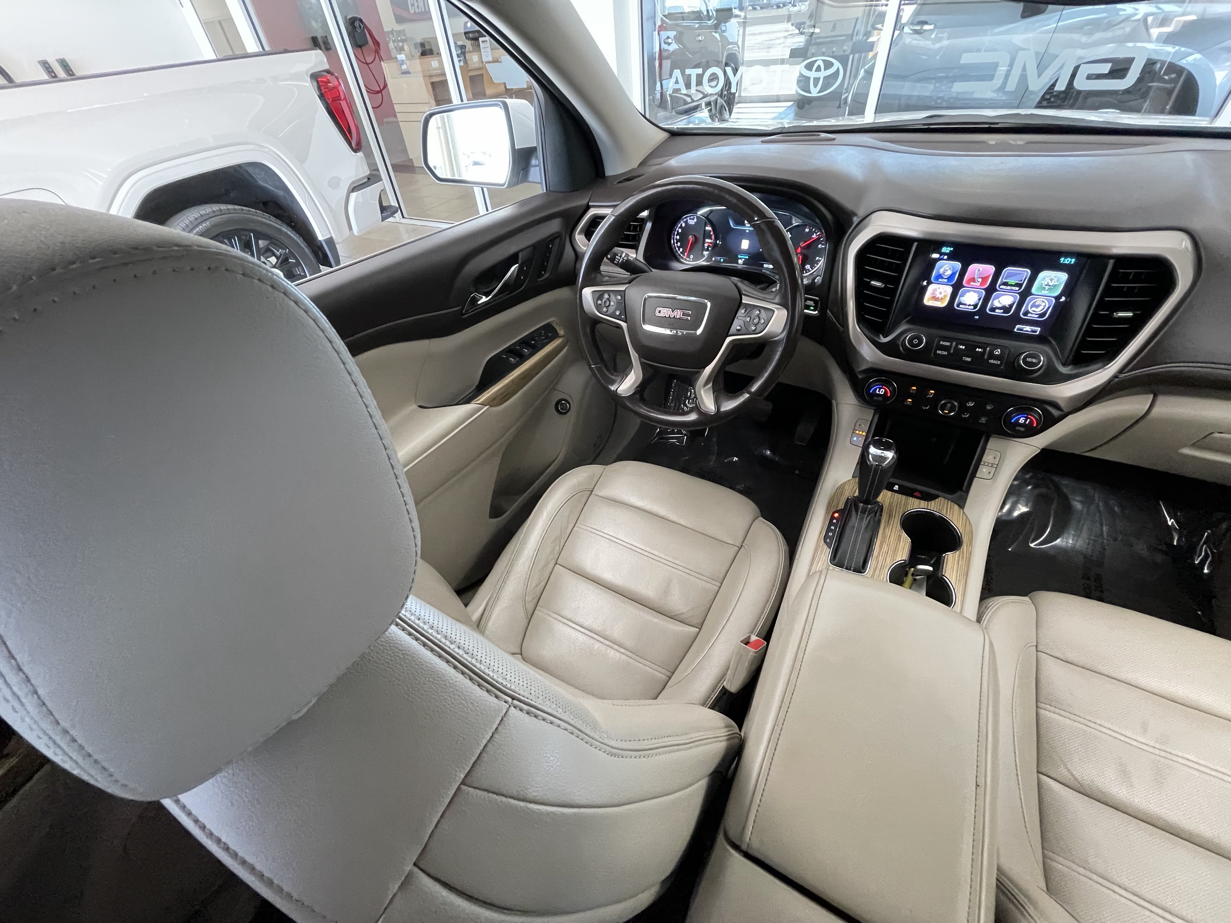 Used 2019 GMC Acadia Denali w/ Technology Package FWD image 30